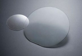2-inch and 4-inch wafers featuring colorless transparency.