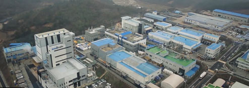 図1　高純度フッ化水素を製造している韓国Soulbrain 社の化学工場:いままで日本に依存していた高純度フッ化水素ガスの供給も9月から可能になるという。　出典：Soulbrain社ウェブサイト