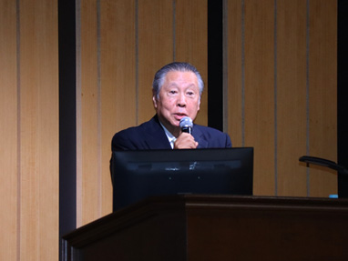図4　 TIA運営最高会議議長で東京エレクトロン名誉会長の東哲郎氏