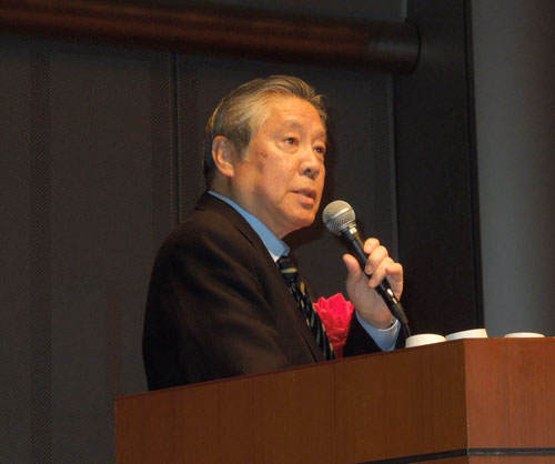 図1　第25回ファインテックジャパンで講演する東京エレクトロン代表取締役会長兼社長の東哲郎氏