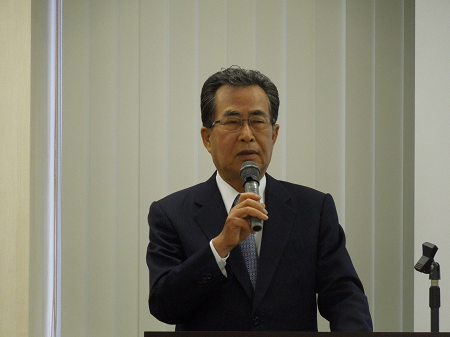 決算会見で述べるルネサスの会長兼CEOの作田久男氏
