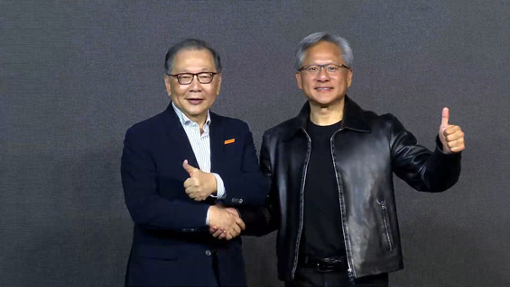 MediaTekのRick Tsai副会長とNVIDIAのJensen Huang CEO