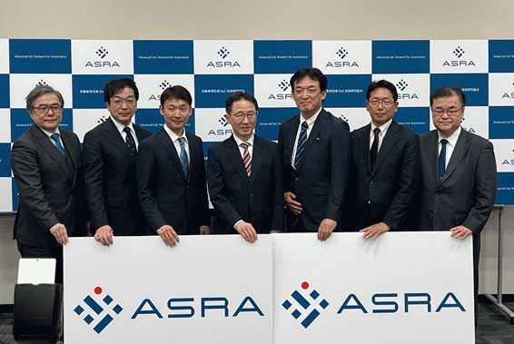 図1 ASRAの主要メンバー 中央がASRA理事長の山本圭司氏、その右隣り(右から3人目)が専務理事の川原伸章氏