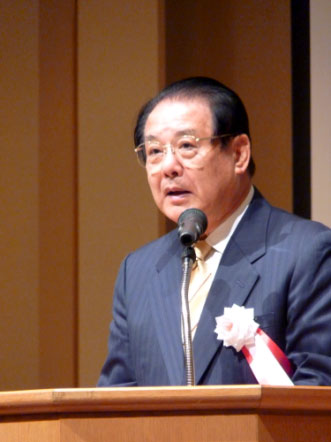シリコンシーベルトサミット福岡2010で挨拶する麻生知事