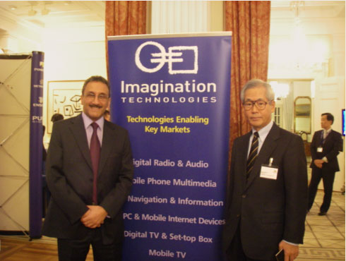英国Imagination TechnologiesのホセインCEO(左)と、日本法人の松江社長