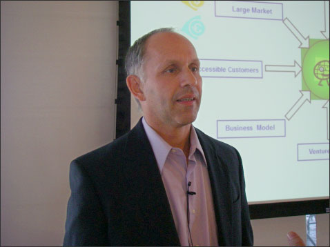図1 APEX Venture Partners社ジェネラルパートナーのArmando Pauker氏