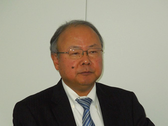 図1 アナログ・デバイセズ代表取締役社長の馬渡修氏