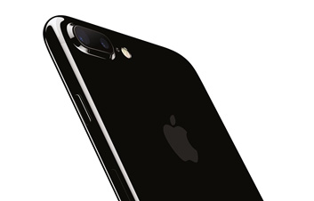図1 iPhone 7 出典:Apple