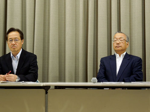 図1 任意団体「エッジプラットフォームコンソーシアム」の理事長に選出された東京工業大学の益一哉氏(左)と理事の齋藤昇三氏(右)