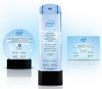 図 3 award trophies