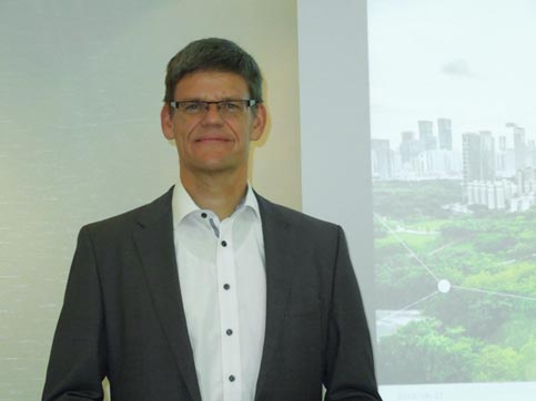 図1 Infineon Technologies社Industrial Power Control部門プレジデントのPeter Wawer氏
