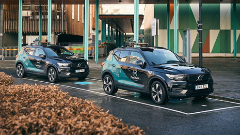 図1 Volvoが始めたタクシー車のワイヤレス充電スタンド 出典:Volvo Cars