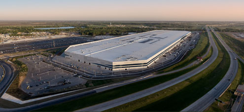 図1　Teslaが米国テキサス州に建設を終えた巨大なEV生産工場　出典：Tesla Motors