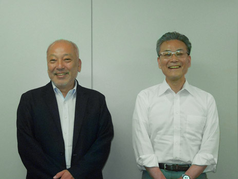 図1 モーデック代表取締役社長の嶌末正憲氏(右)と本垰秀昭氏(左)
