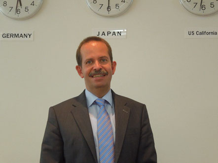 図1 Infineon Technologiesのクルマ用のセンサ部門を率いるRalf Bornefeld氏