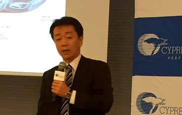 図1 Cypress社自動車事業本部自動車事業部長の赤坂伸彦氏