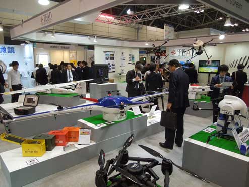 図1 Techno-Frontier 2016にはドローンやロボットなど動く応用に人が集まった