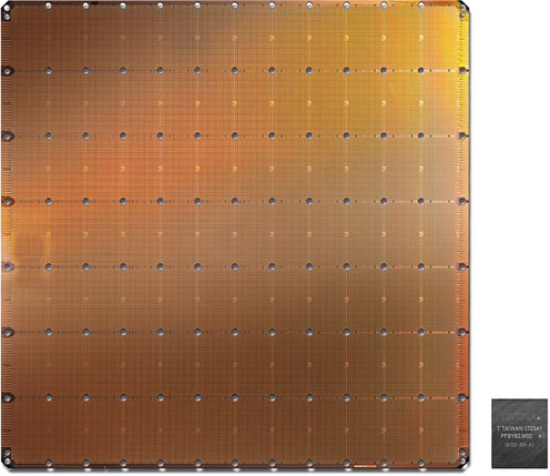 図1 Cerebras社が開発したウェーハスケールの巨大なシリコンチップ 右下のチップはこれまでのNvidiaのGPU 出典:Cerebras社ホームページから