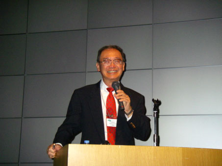 Simon M. Sze氏