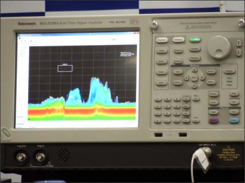 図1　26.5GHzの信号を測定できる500万円台のTektronix製リアルタイムスペアナ