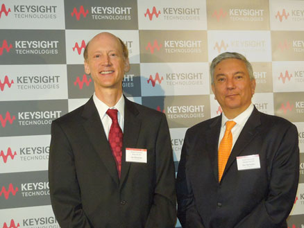 図1 Keysight Technologiesの社長兼CEOのRon Nersesian氏(右)とCTOのJay Alexander氏(左)